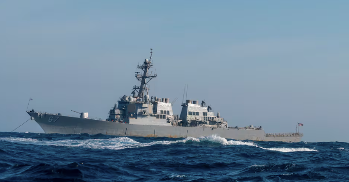 Navy Destroyer Transfers 245 Kilograms of Seized Contraband at Sea